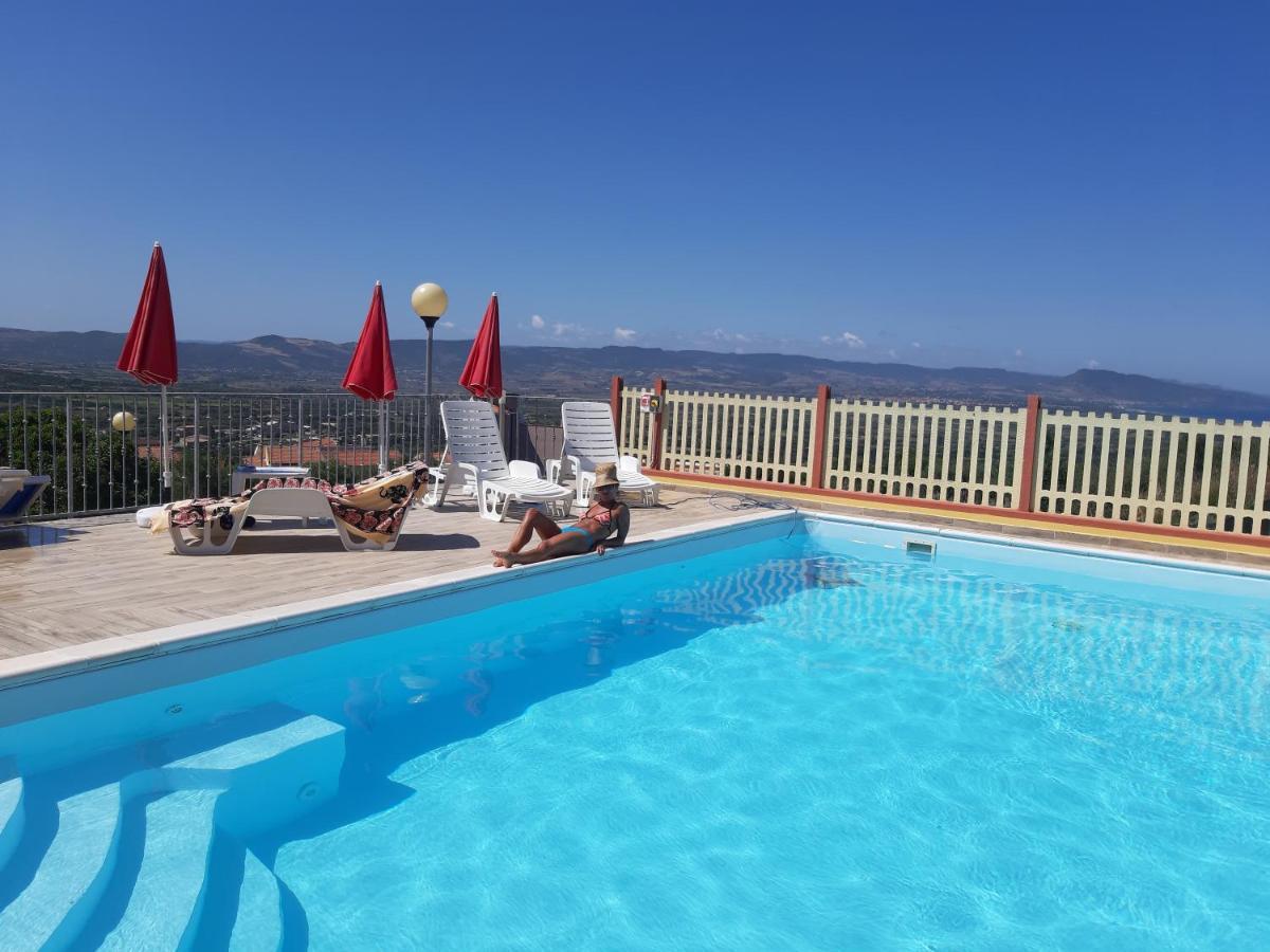 Casa Vacanze "La Caldosa" Badesi Zewnętrze zdjęcie